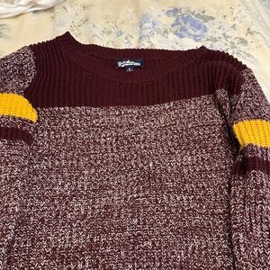 Gildan Women's Burgundy and Mustard Crewneck Sweater